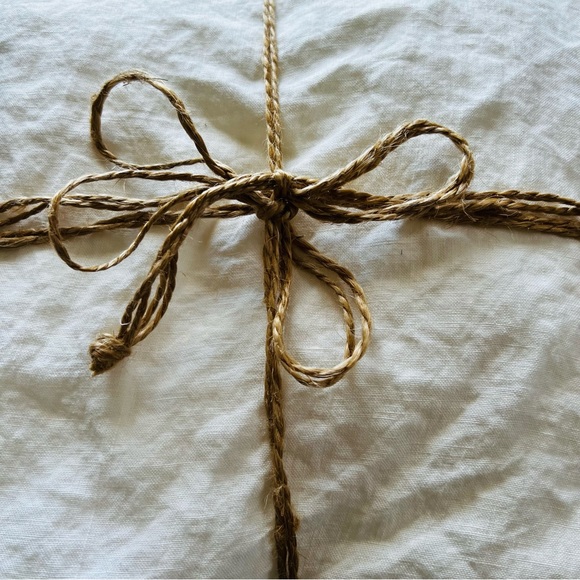 RESTORATION HARDWARE WASHED ORGANIC LINEN ROUND CRIB FITTED SHEET - Picture 2 of 6